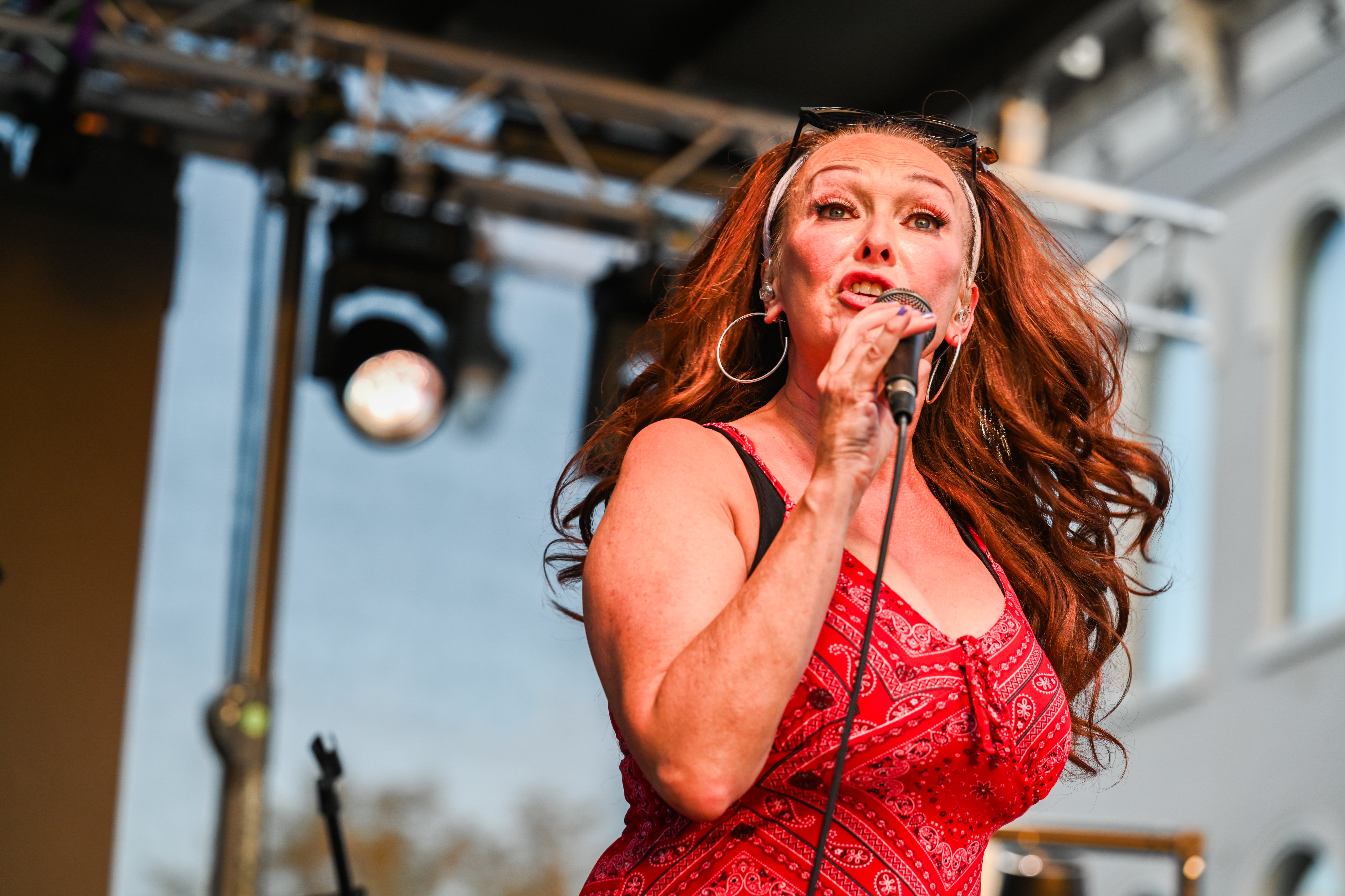 Live performance coverage by Mindy Pastrovich at Route 66 Festival